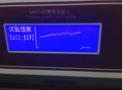 摩擦係數儀正在檢測手機保護膜摩擦（cā）係數